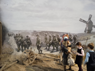 19 марта 2021 года ученики 1-А посетили в Севкабеле панорамную выставку «Память говорит. Дорога через войну».