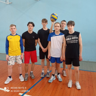 Наши ребята одержали убедительную победу в матче по волейболу над командой Физико-математического лицея. Игра проходила в рамках Всероссийских соревнований школьников "Президентские игры".