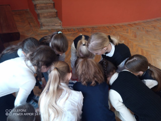  7 марта в школе № 2 для учащихся начальной школы были проведены игры по станциям, посвященные Международному женскому дню. 