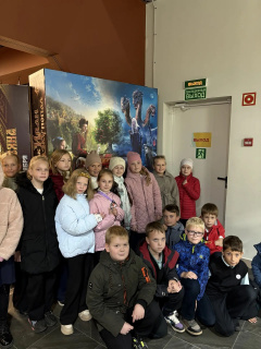 Учащиеся 3-А и 4-А классов в кинотеатре «Синема 5» посмотрели замечательный фильм «Как Иван в сказку попал»
