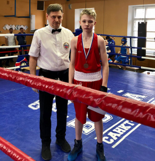 На минувшей неделе проходило Первенство Санкт-Петербурга по боксу среди юношей 13-14 лет в 16 весовых категориях.