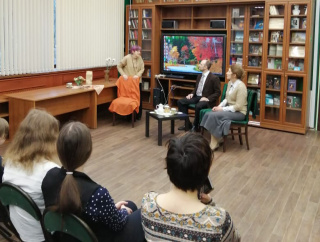 Сегодня учащиеся 6 б и 6 в классов посетили библиотеку им. Ломоносова и посмотрели  спектакль, посвящённый снятию блокады Ленинграда. 