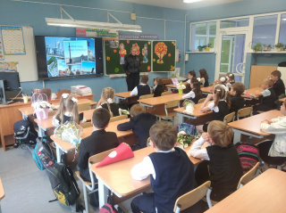 Первого сентября учащиеся 2а класса школы № 2 совершили виртуальное путешествие по Санкт-Петербургу